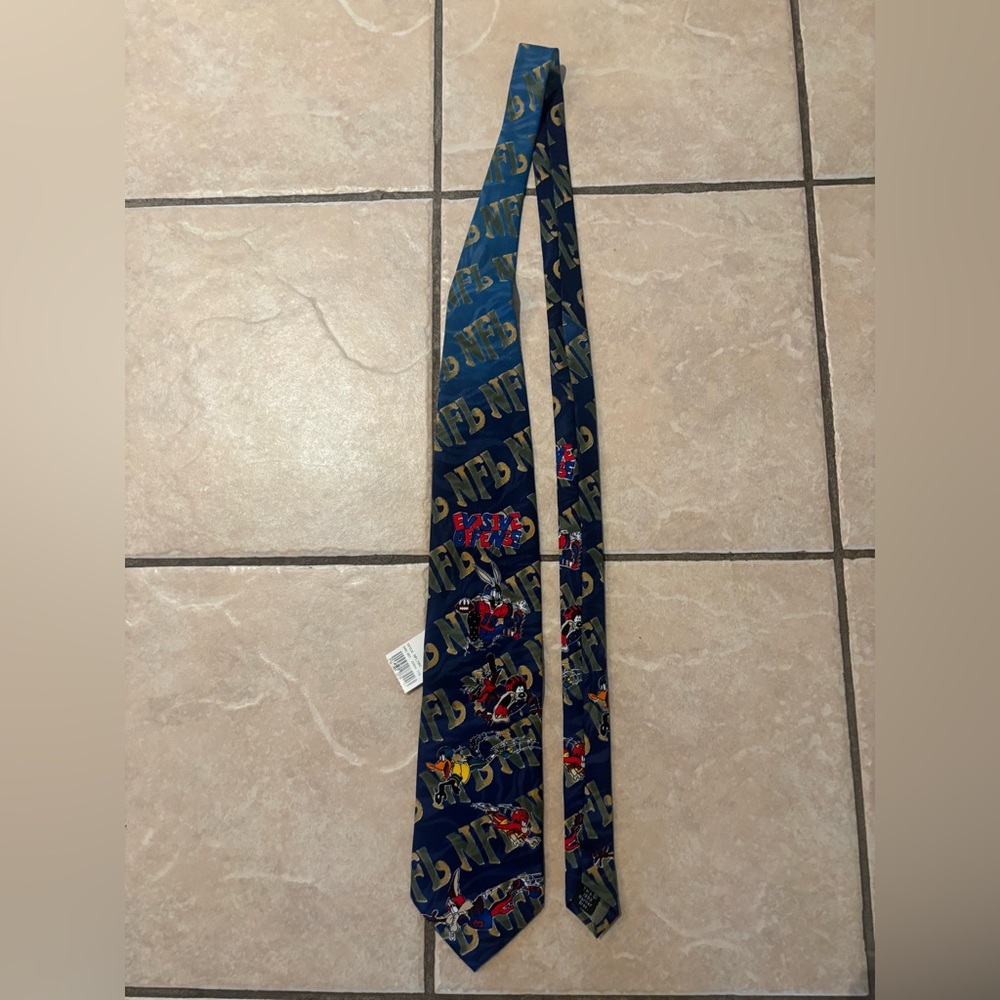 Looney Tunes Team NFL tie‎